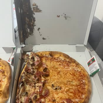 Sipariş Edilen Pizzaların Kötü Durumda Teslim Edilmesi Ve Müşteri Hizmetlerine Ulaşılamaması