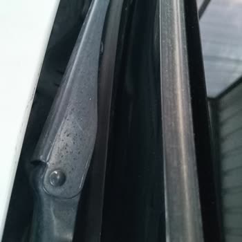 BMW F30 Ön Cam Fitilinde Kronik Sorun Ve Ücretsiz Değişim Talebi