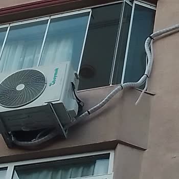 Baymak Klima Montajında Fiyasko: Dış Cepheye Kötü Boru Yerleşimi