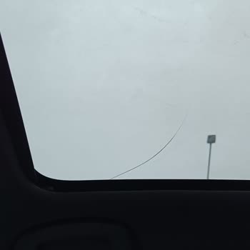 Yeni Alınan Aracın Panoramik Cam Tavanı Tekrar Çatladı: Değişim Veya İade Talebi