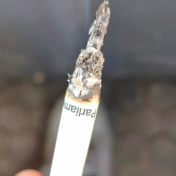 Parliament Sigarada Tekrar Eden Odun Parçası Sorunu Müşteri Güvenini Sarsıyor