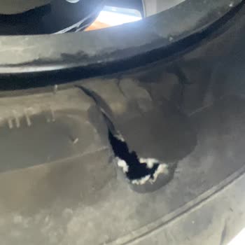 Antares AVM Otoparkındaki Uyarısız Çukur Nedeniyle Araç Lastiğimin Zarar Görmesi Ve Mağduriyet