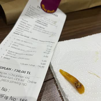 Tavuk Dünyası Westpark Şubesinden Böcekli Patates Ve Kokmuş Salata Şoku