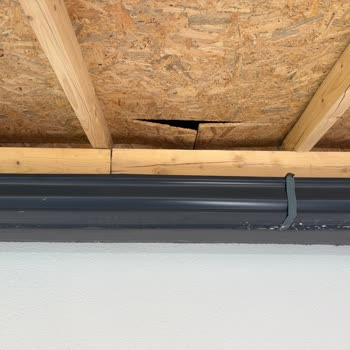 Çatı Ustası İşini Yarım Bıraktı, Paramı Aldı