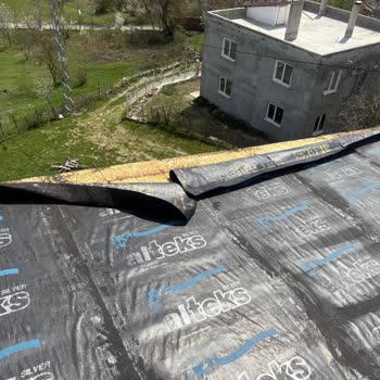 Çatı Ustası İşini Yarım Bıraktı, Paramı Aldı