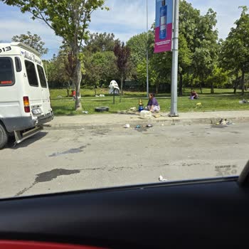 Pendik'teki Cep Otoparkı Ve Parkın Minibüsler Tarafından İşgal Edilmesi Nedeniyle Yaşanan Güvenlik Ve Temizlik Sorunları