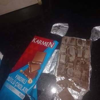 Aldığım Çikolatada Paslı Görüntü Ve Bozulmuş Tat!