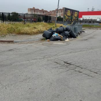 Batıkent'te 15 Gündür Alınmayan Çöpler Sağlığı Tehdit Ediyor