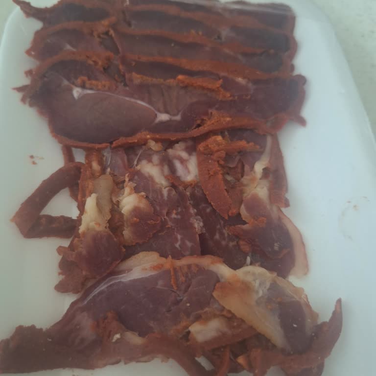 Pastırmanın Yarısı Yağlı Ve Kötü Dilimlenmiş Satıldı