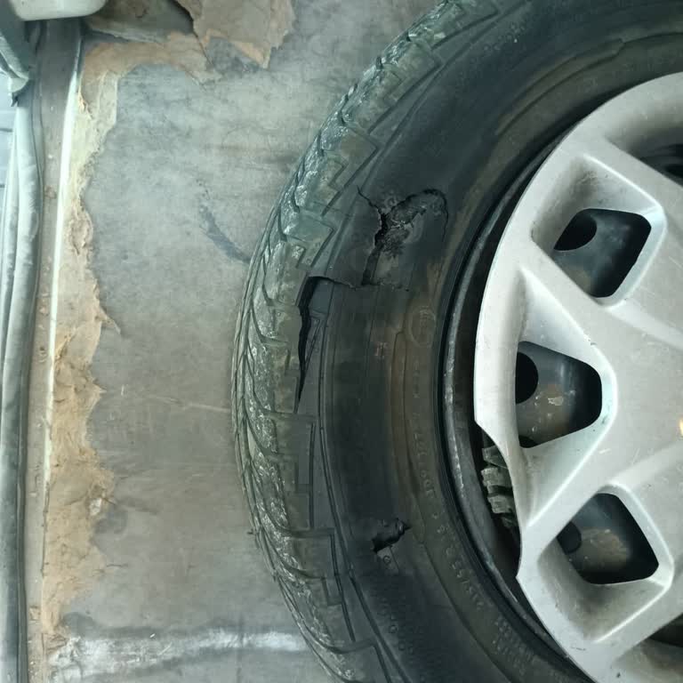 Continental Lastik 500 Km'de Yanaklarından Patladı, Firma Sorumluluk Almadı