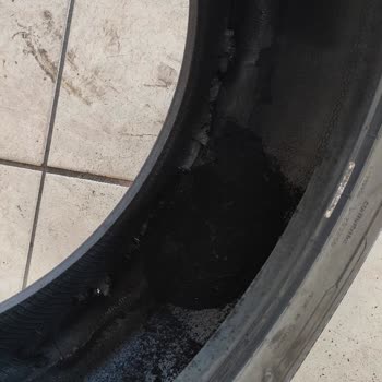 Continental Lastik 500 Km'de Yanaklarından Patladı, Firma Sorumluluk Almadı