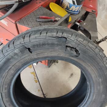 Continental Lastik 500 Km'de Yanaklarından Patladı, Firma Sorumluluk Almadı