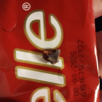 Tadelle Çikolatasında Sert Cisim Ve Üç Ay Boyunca Geri Dönüş Yapılmaması