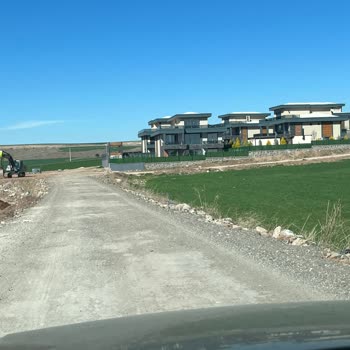 Yıllardır Yapılmayan Yol Hayatımızı Zorlaştırıyor