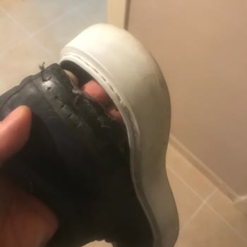 Ayakkabı Rengi Soldu Ve Tabanı Parçalandı, İade Talebim Reddedildi