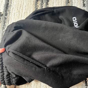 Siyah Eşofman Kısa Sürede Soldu Ve Tüylendi