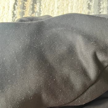 Siyah Eşofman Kısa Sürede Soldu Ve Tüylendi