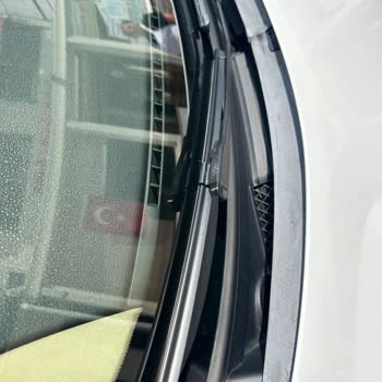BMW X1 Ön Cam Parçalarında Erken Deformasyon Şikayeti