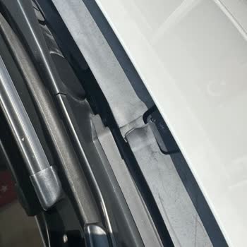 BMW X1 Ön Cam Parçalarında Erken Deformasyon Şikayeti