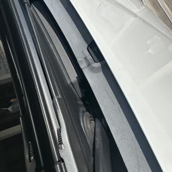 BMW X1 Ön Cam Parçalarında Erken Deformasyon Şikayeti