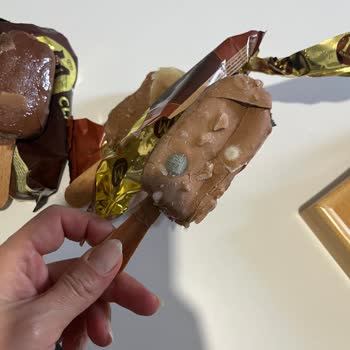 Kampanyalı Magnum Dondurmalar Bozuk Ve Küflü Teslim Edildi