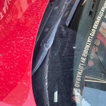 BMW 1.16i Ön Cam Fitili Ve Izgarasında Erken Deformasyon Sorunu