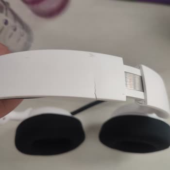 Kısa Sürede Çatlayan Kulaklık Ve Yetersiz Teknik Servis