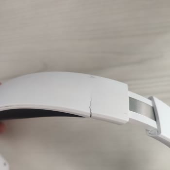 Kısa Sürede Çatlayan Kulaklık Ve Yetersiz Teknik Servis