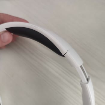 Kısa Sürede Çatlayan Kulaklık Ve Yetersiz Teknik Servis