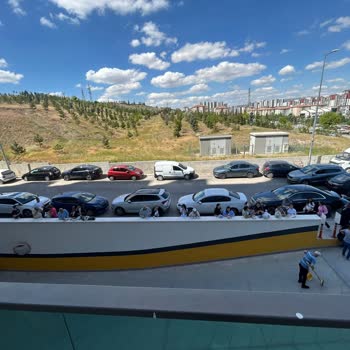 Sosyete Pazarı Nedeniyle Otopark Ve Temizlik Sorunları Yaşanıyor