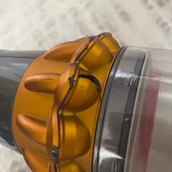 Dyson V15 Süpürgede Plastik Aksam Ve Batarya Sorunları