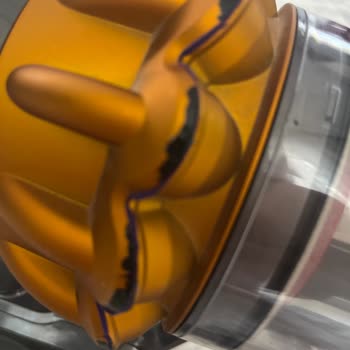 Dyson V15 Süpürgede Plastik Aksam Ve Batarya Sorunları