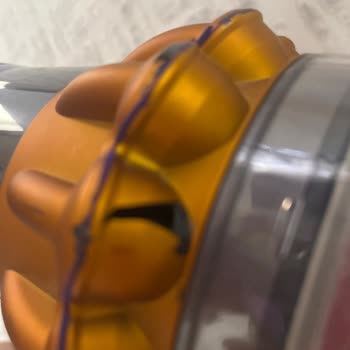 Dyson V15 Süpürgede Plastik Aksam Ve Batarya Sorunları