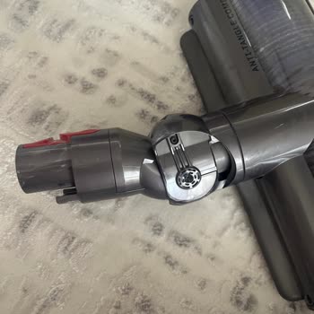 Dyson V15 Süpürgede Plastik Aksam Ve Batarya Sorunları