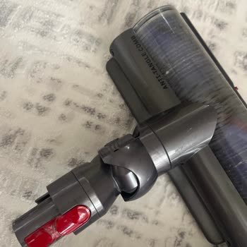 Dyson V15 Süpürgede Plastik Aksam Ve Batarya Sorunları