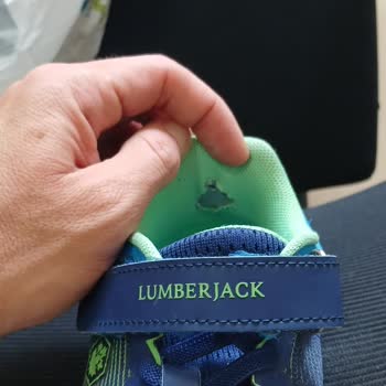 Aldığım Çocuk Spor Ayakkabısı 3 Ayda Yırtıldı Ve Satıcı İlgisiz Kaldı