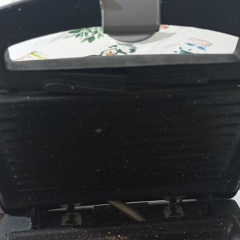 Yenilenen Tost Makinesi Yine Aynı Sorunu Yaşatıyor