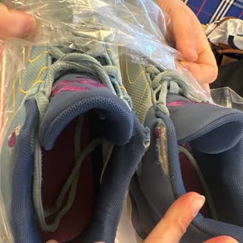 Nike Ayakkabıda Yırtılma Ve Mağaza İlgisizliği