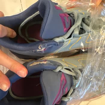 Nike Ayakkabıda Yırtılma Ve Mağaza İlgisizliği