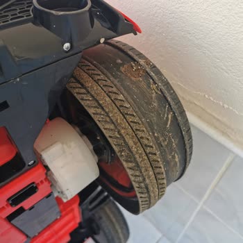 Kısa Sürede Deforme Olan Akülü Araba Lastiği ve Garanti Kapsamı Sorunu