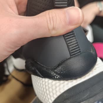 Lescon Ayakkabıda Boya Atması Sonrası Değişim Talebim Reddedildi, Mağaza İlgisiz