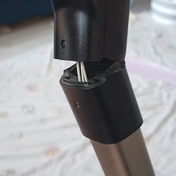 Philips Dikey Şarjlı Süpürge Kısa Sürede Sap Kısmından Kırıldı