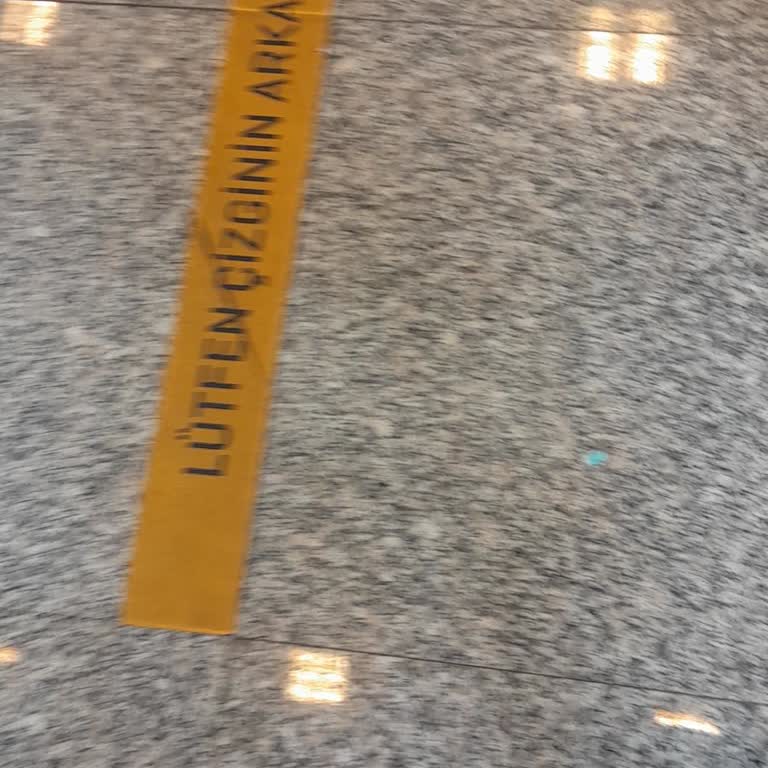 Yapı Kredi Beykent Şubesi'nde Sıra Düzeni Yok, Müşteriler Mağdur Ediliyor