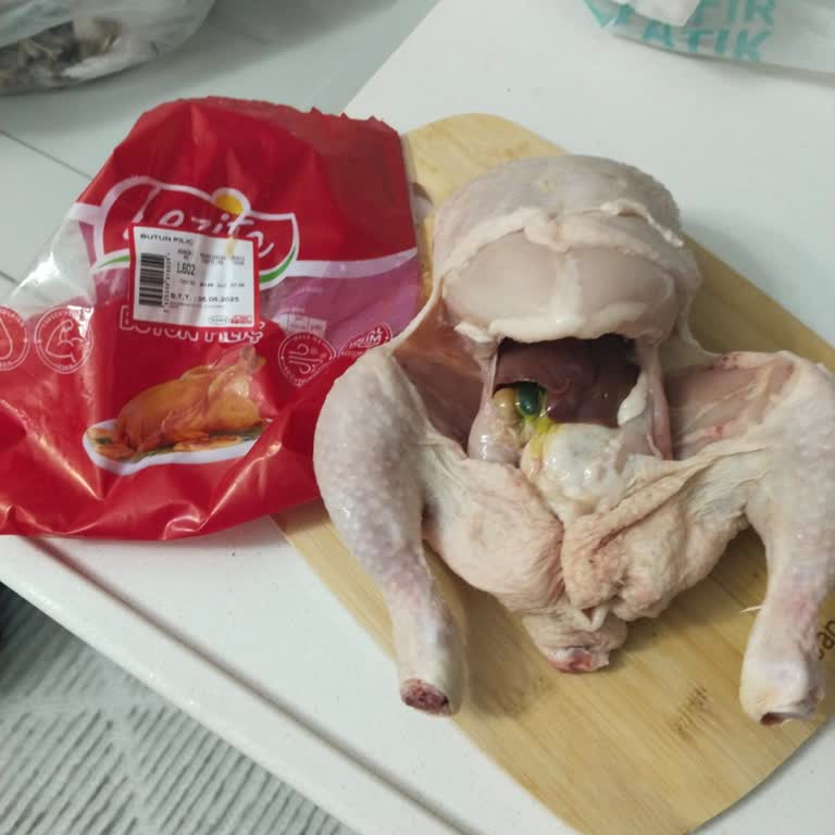 Lezita Tavukta Temizlik Sorunu Ve İç Organ Kalıntısı