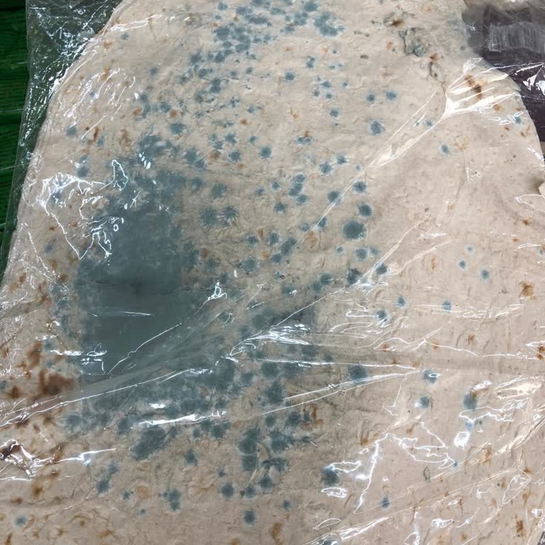 BİM Küflü Ekmek Ve Mağazada Kaba Davranışla Karşılaşmam
