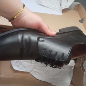 Satın Aldığım Ayakkabının Rahatsızlığına Ve Mağaza İlgisizliğine Çözüm Bulunmuyor