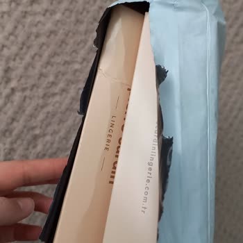 Kargoda Parçalanan Paket: Mahremiyete Saygısızlık!