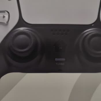 Satıcı Orijinal Ürün Yerine Sahte PlayStation 5 Kolu Gönderdi