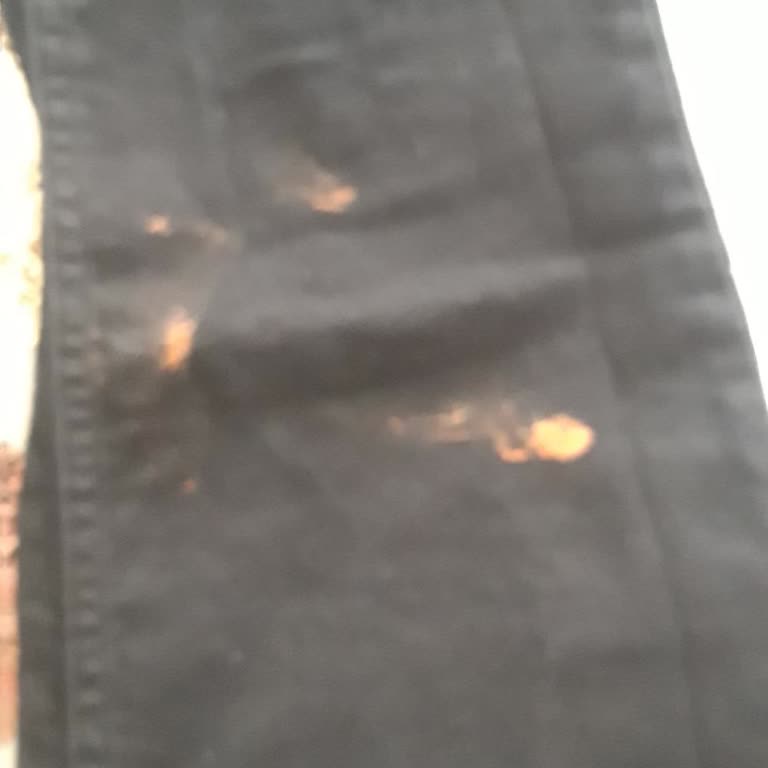 Açık Kalan Çamaşır Suyu Kıyafetimi Mahvetti, Zararım Karşılanmıyor