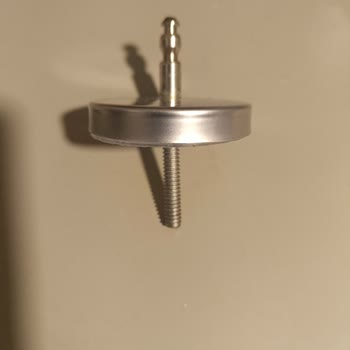 Klozet Kapağı Dübelleri 2 Ayda Kırıldı, Çözüm Bekliyorum